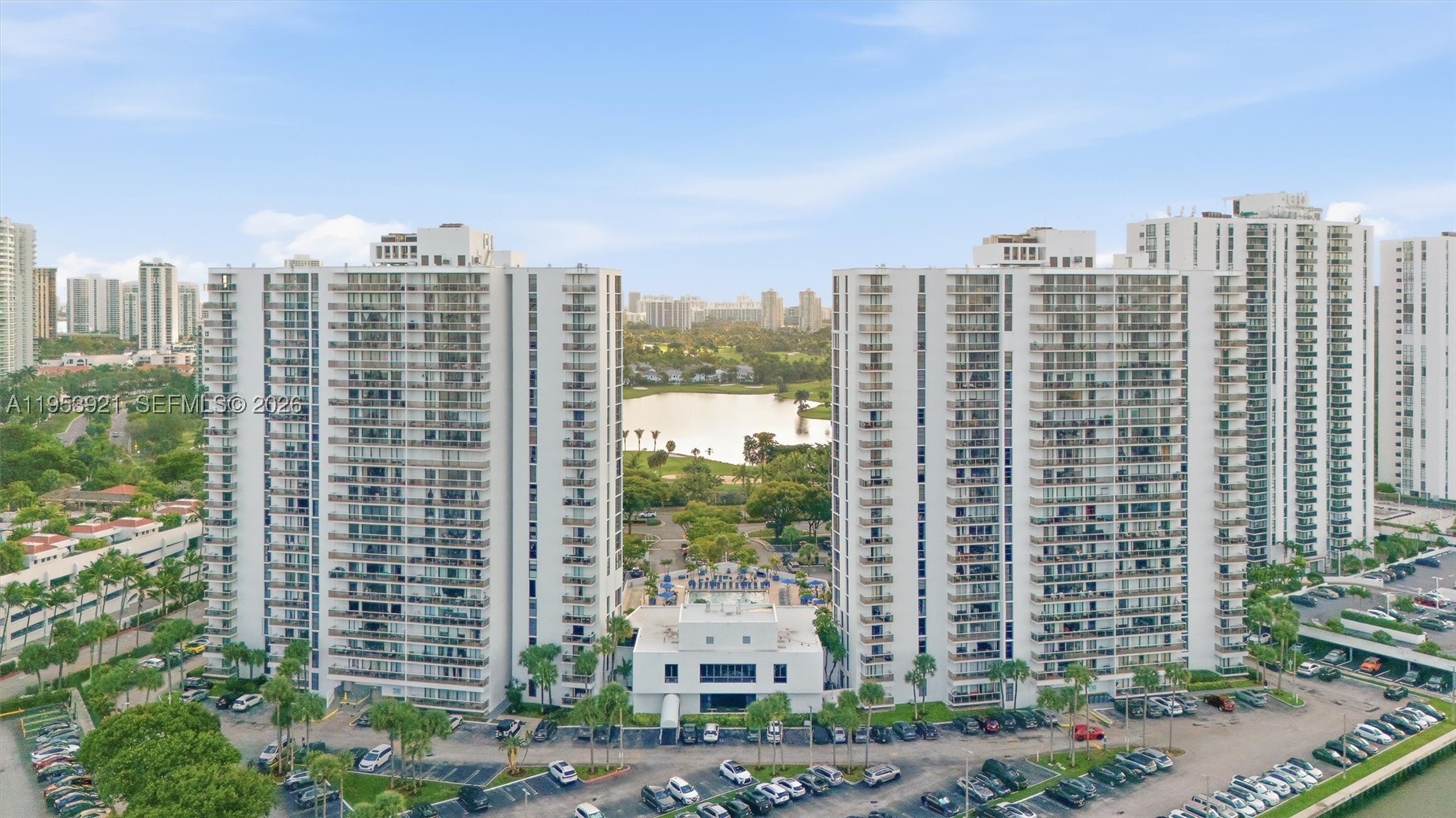 3731 N Country Club Dr #1421, Aventura FL 33180