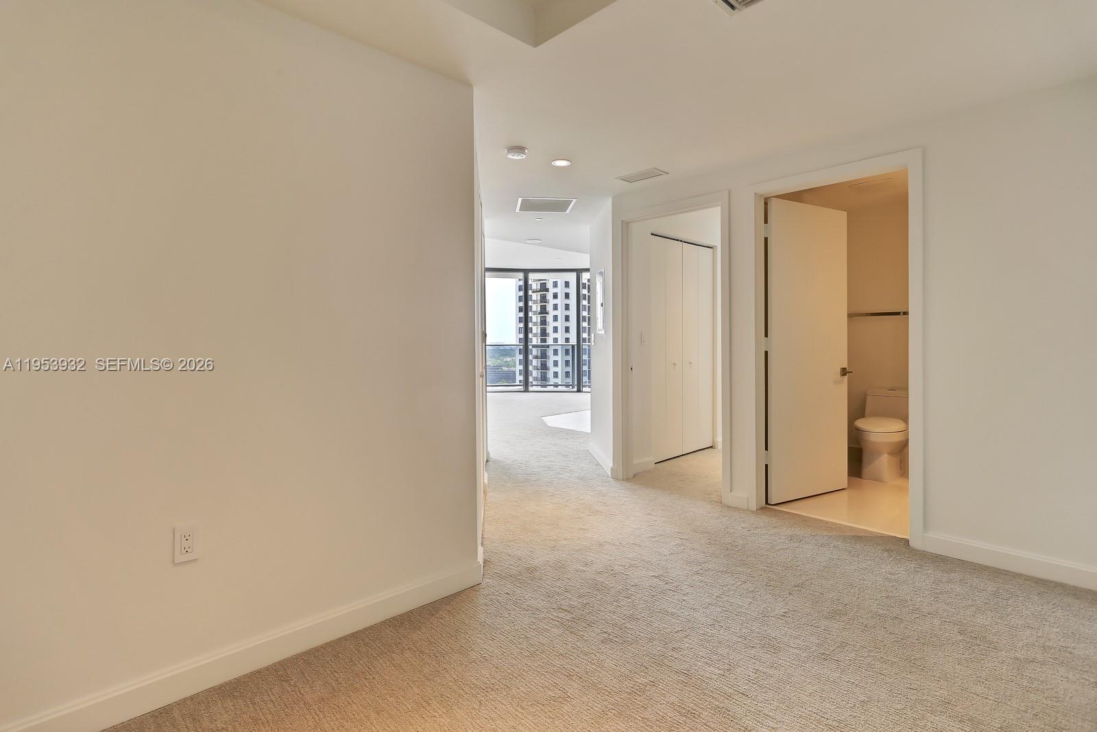 45 SW 9th St #1806, Miami FL 33130