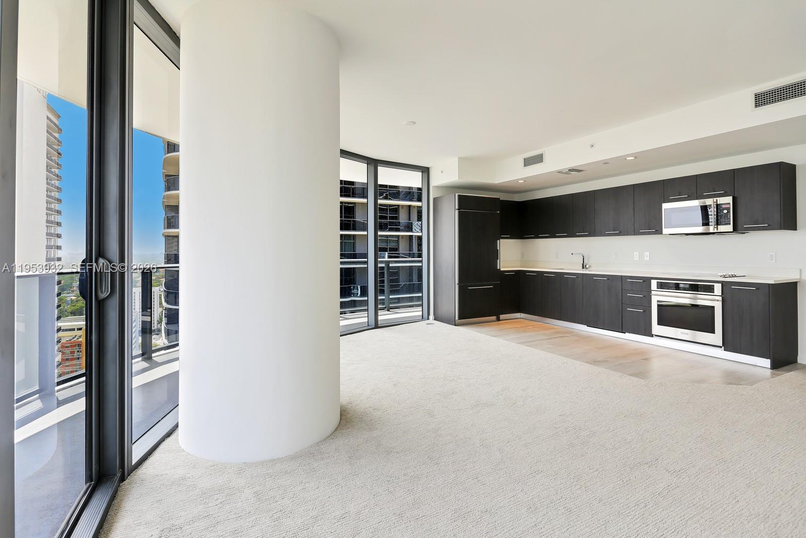 45 SW 9th St #1806, Miami FL 33130
