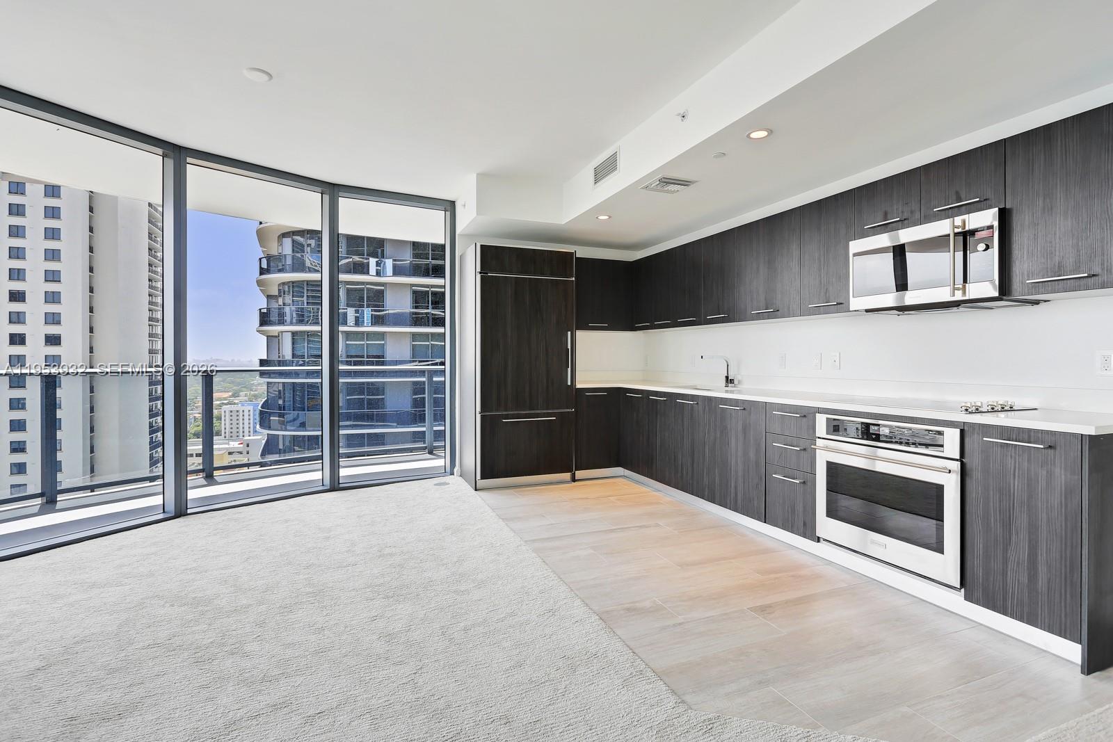 45 SW 9th St #1806, Miami FL 33130