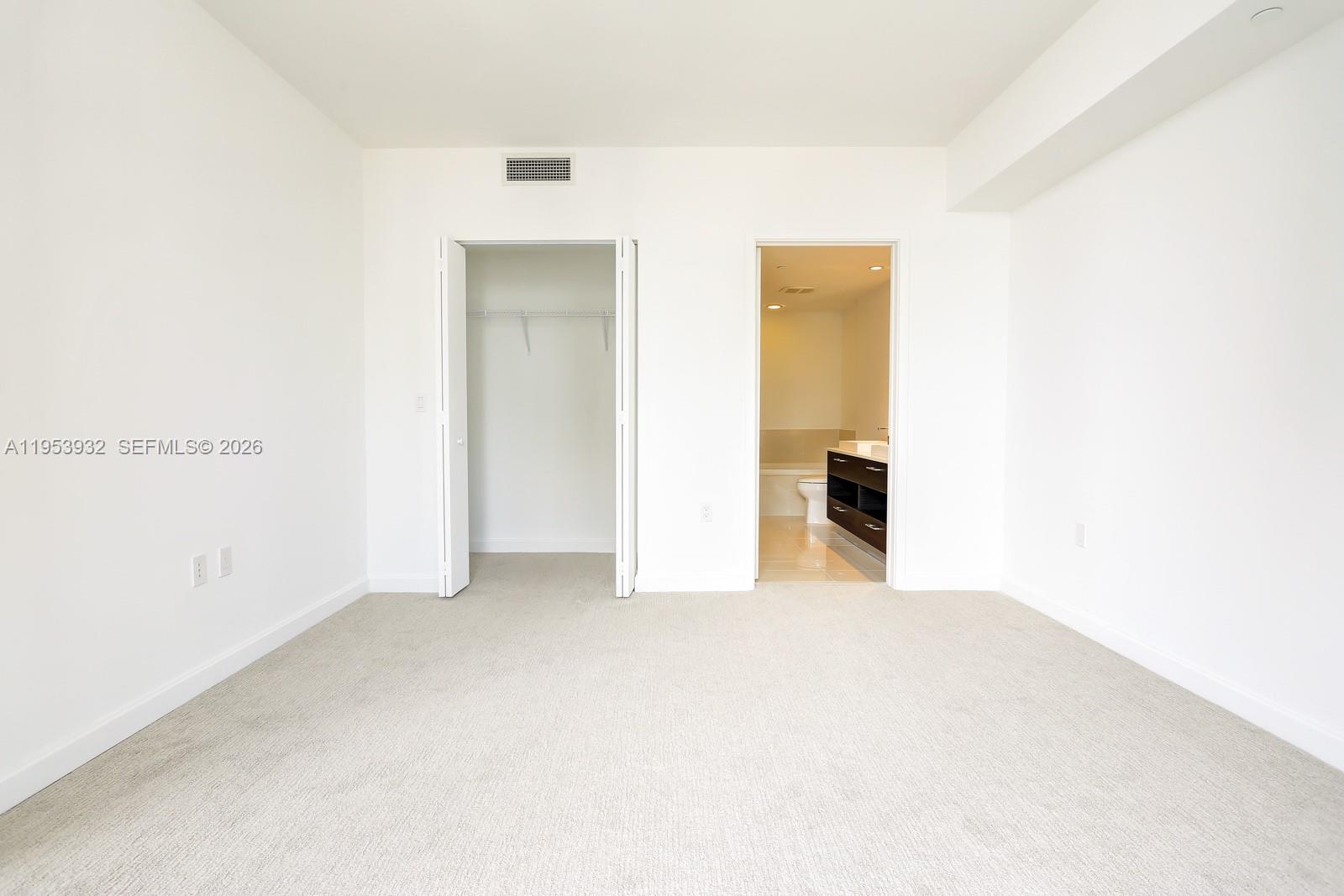 45 SW 9th St #1806, Miami FL 33130