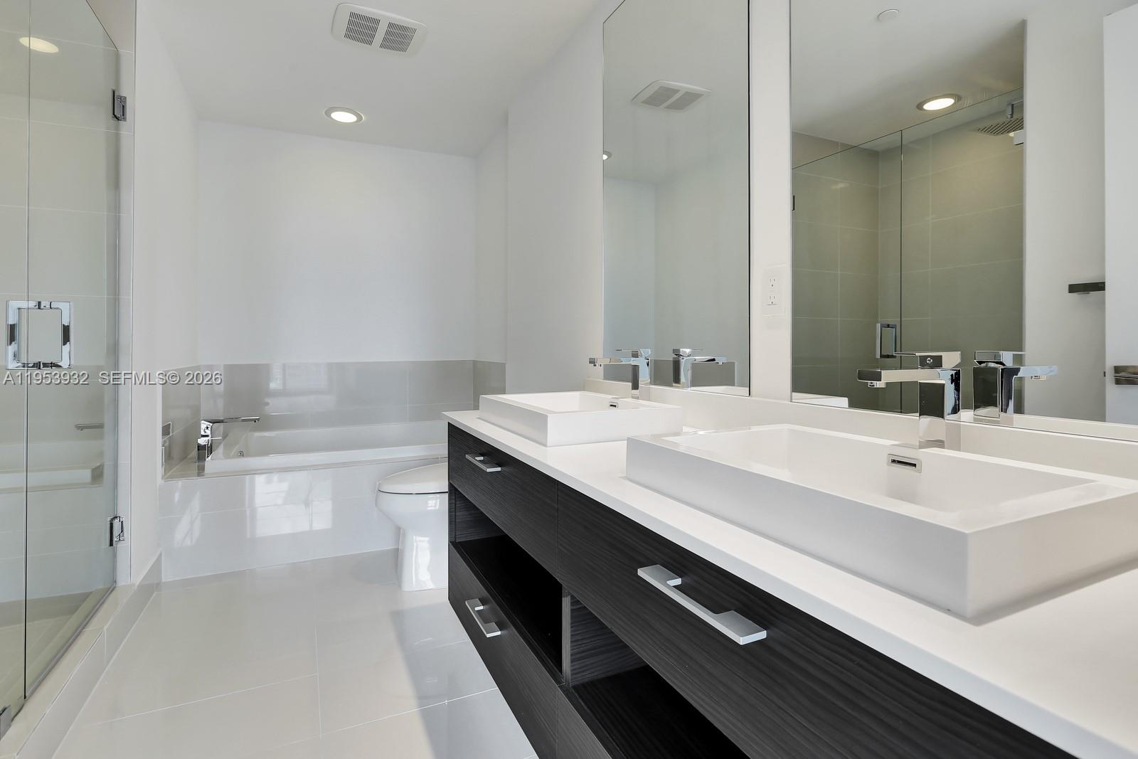 45 SW 9th St #1806, Miami FL 33130