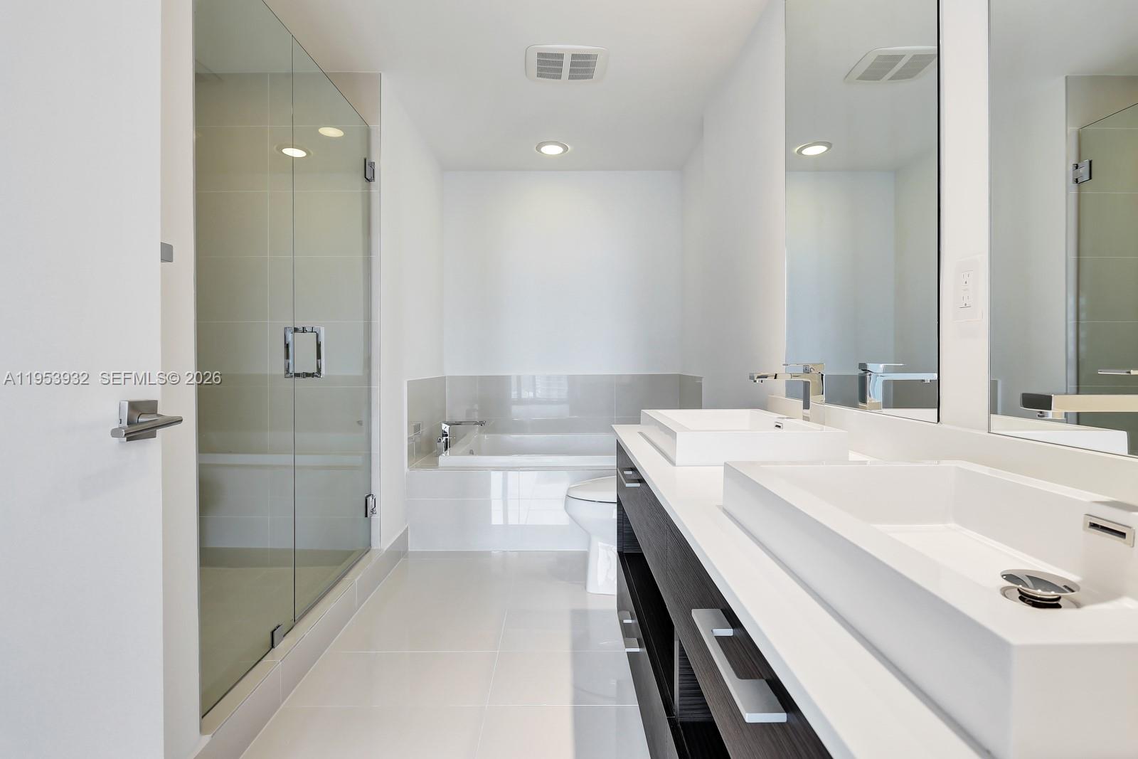 45 SW 9th St #1806, Miami FL 33130