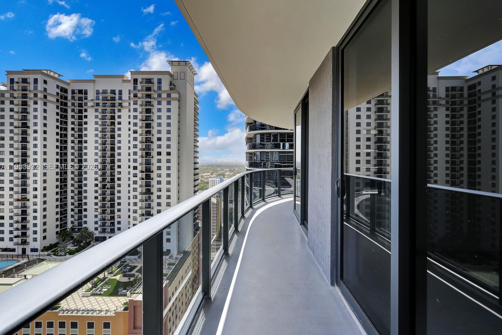45 SW 9th St #1806, Miami FL 33130