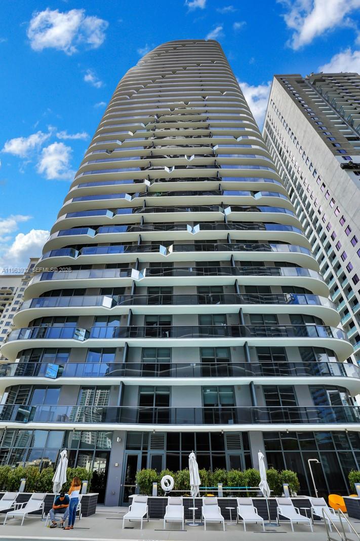 45 SW 9th St #1806, Miami FL 33130