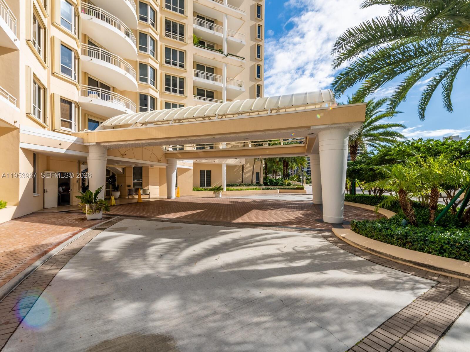888 Brickell Key Dr #210, Miami FL 33131