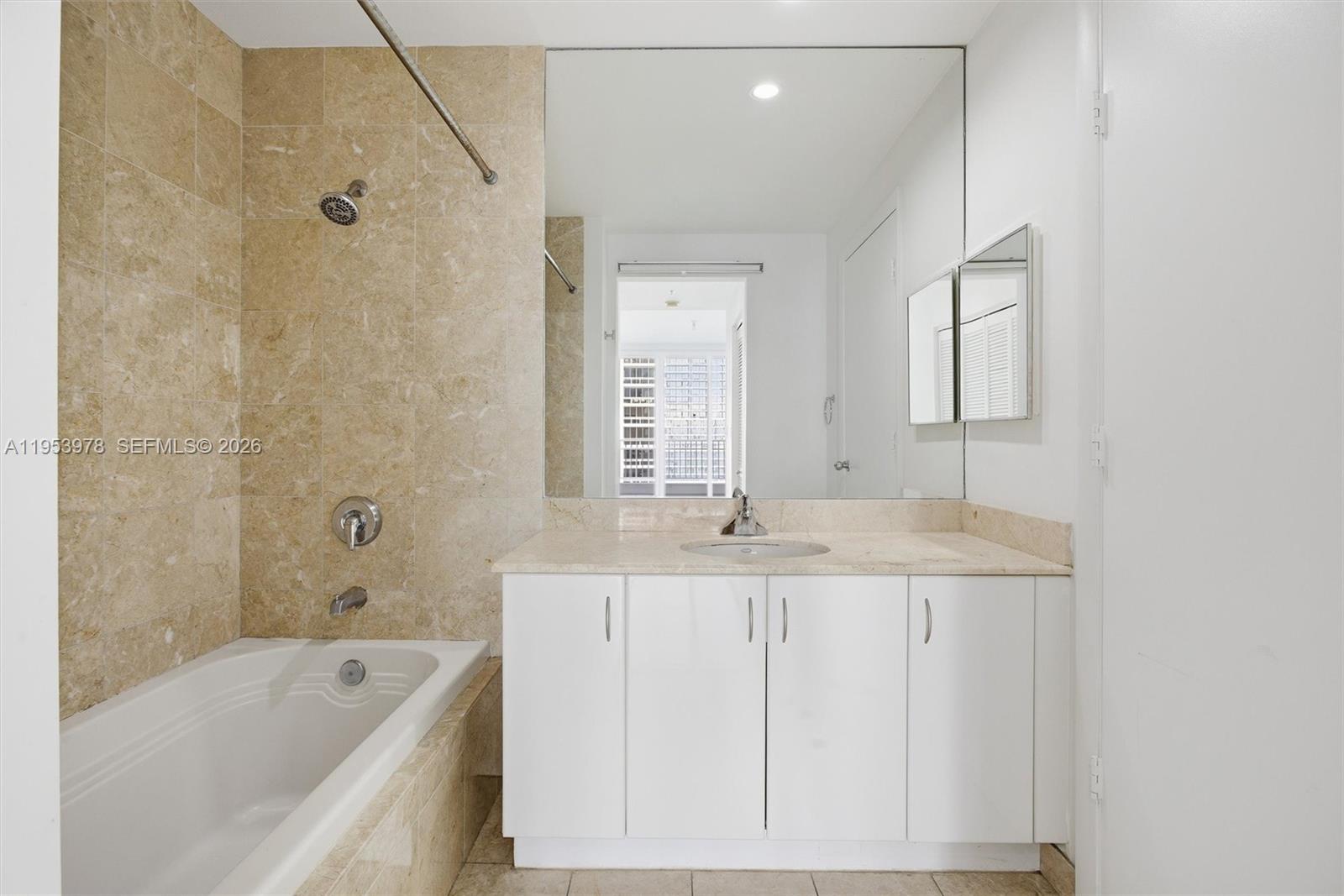 801 Brickell Key Blvd #1404, Miami FL 33131