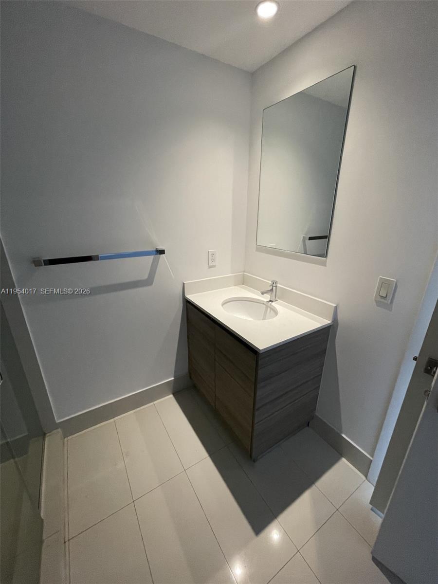 121 NE 34th St #2110, Miami FL 33137