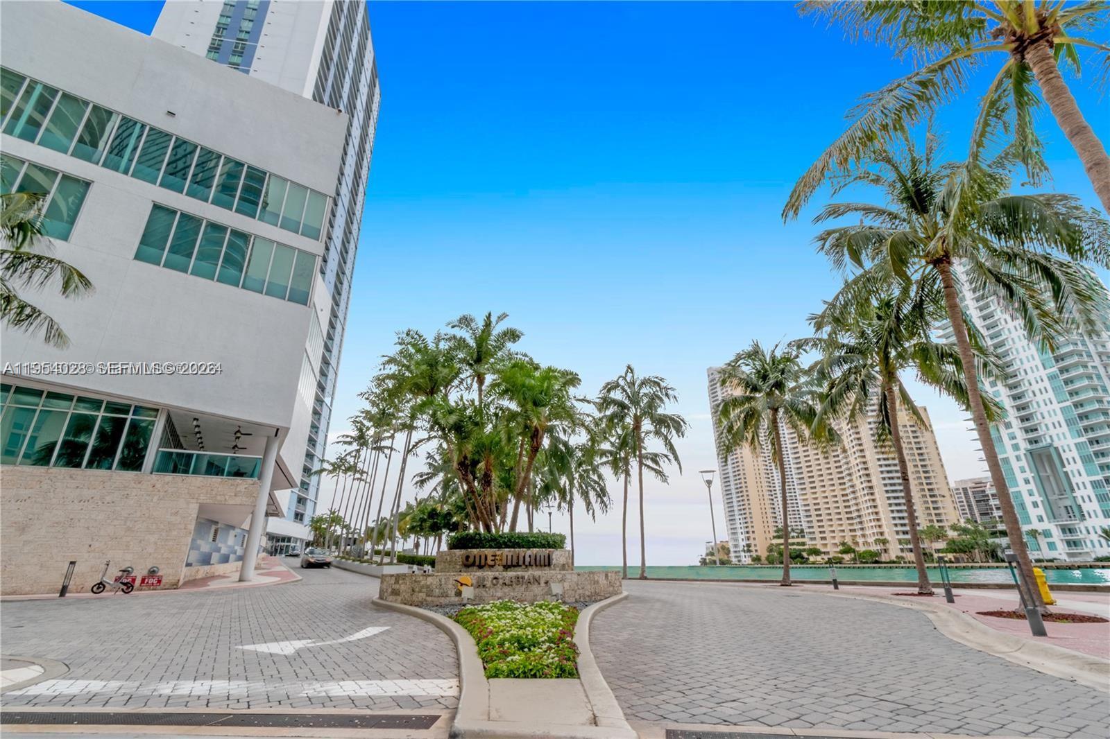 325 S Biscayne Blvd #LPH 17, Miami FL 33131