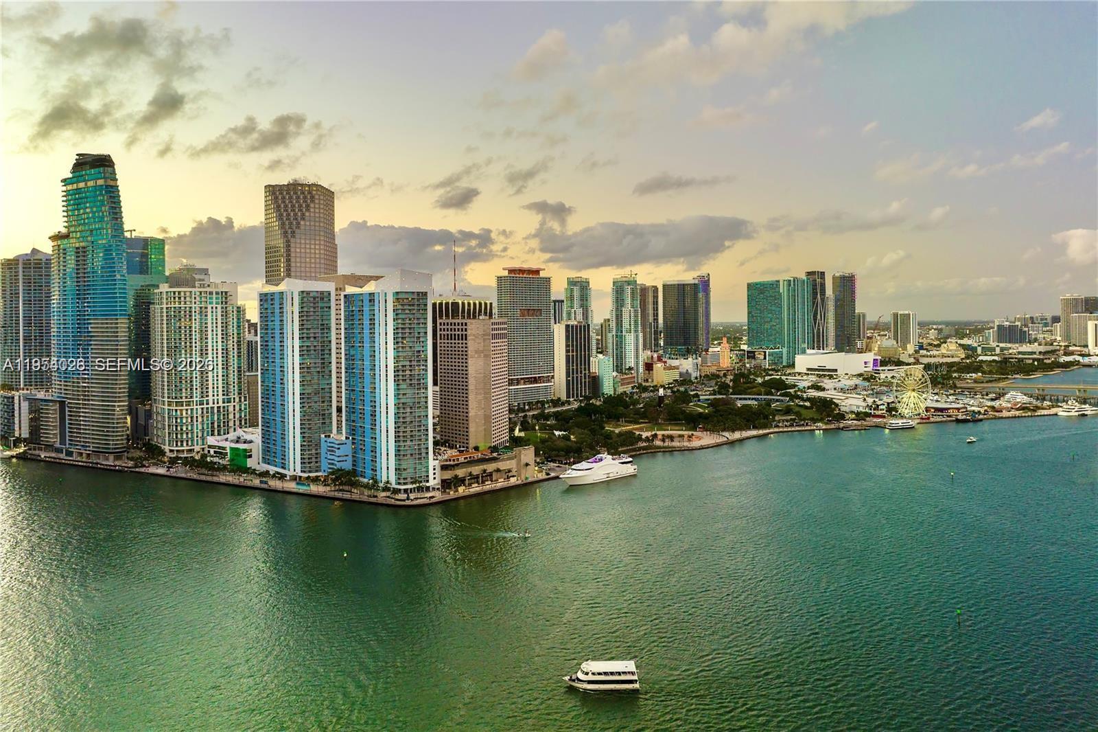 325 S Biscayne Blvd #LPH 17, Miami FL 33131