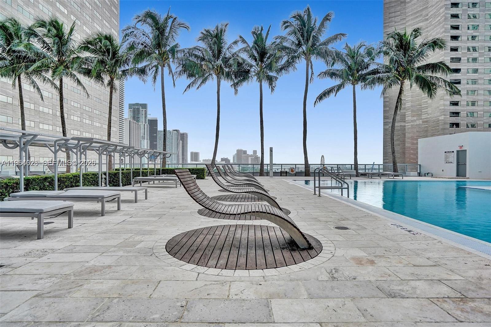 325 S Biscayne Blvd #LPH 17, Miami FL 33131