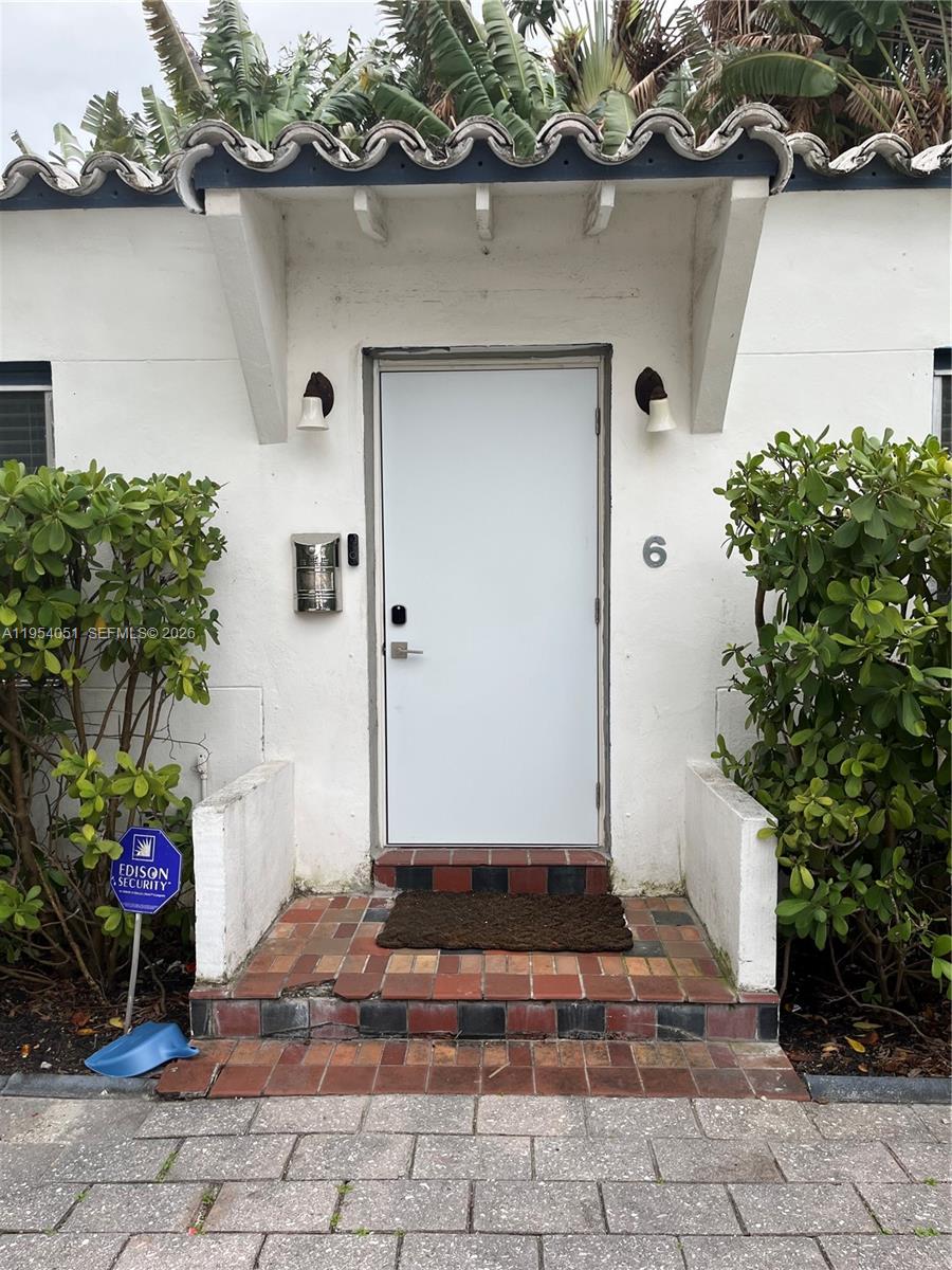 6 Farrey Ln, Miami Beach FL 33139