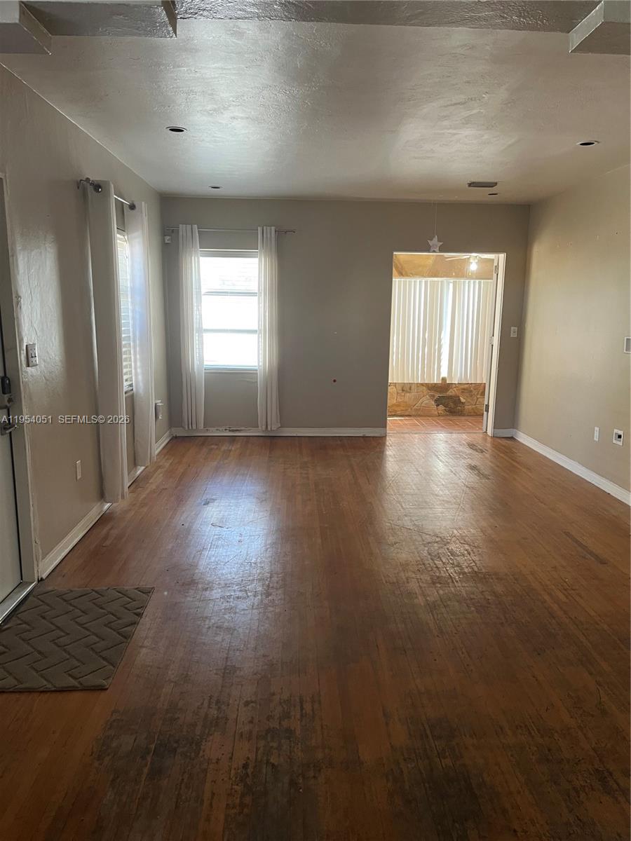 6 Farrey Ln, Miami Beach FL 33139