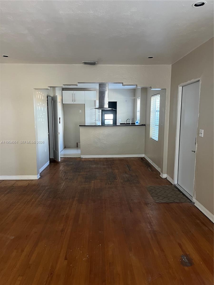 6 Farrey Ln, Miami Beach FL 33139