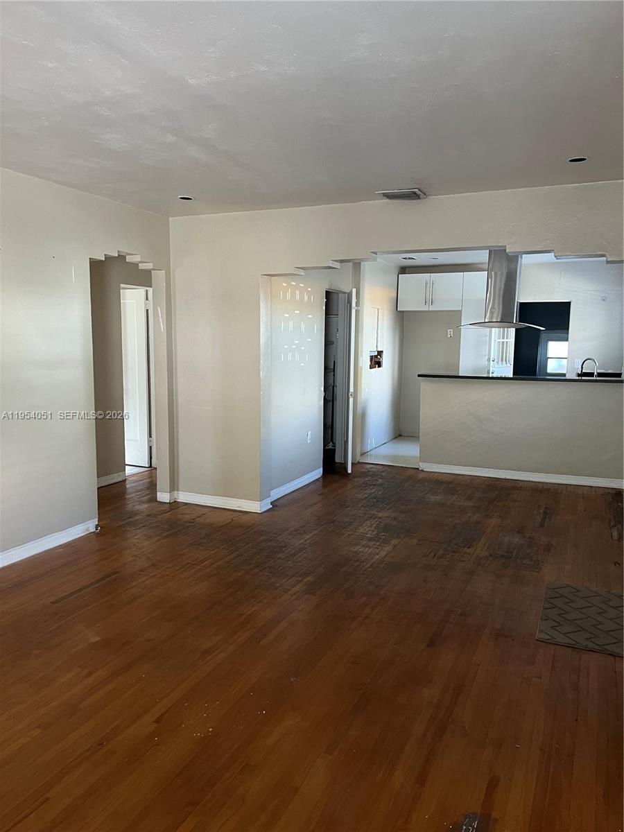 6 Farrey Ln, Miami Beach FL 33139