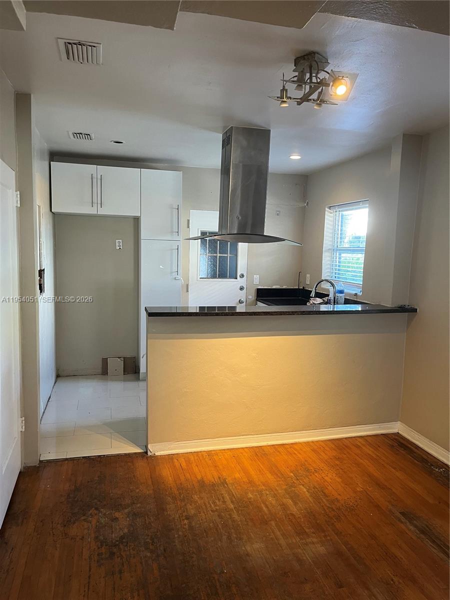 6 Farrey Ln, Miami Beach FL 33139