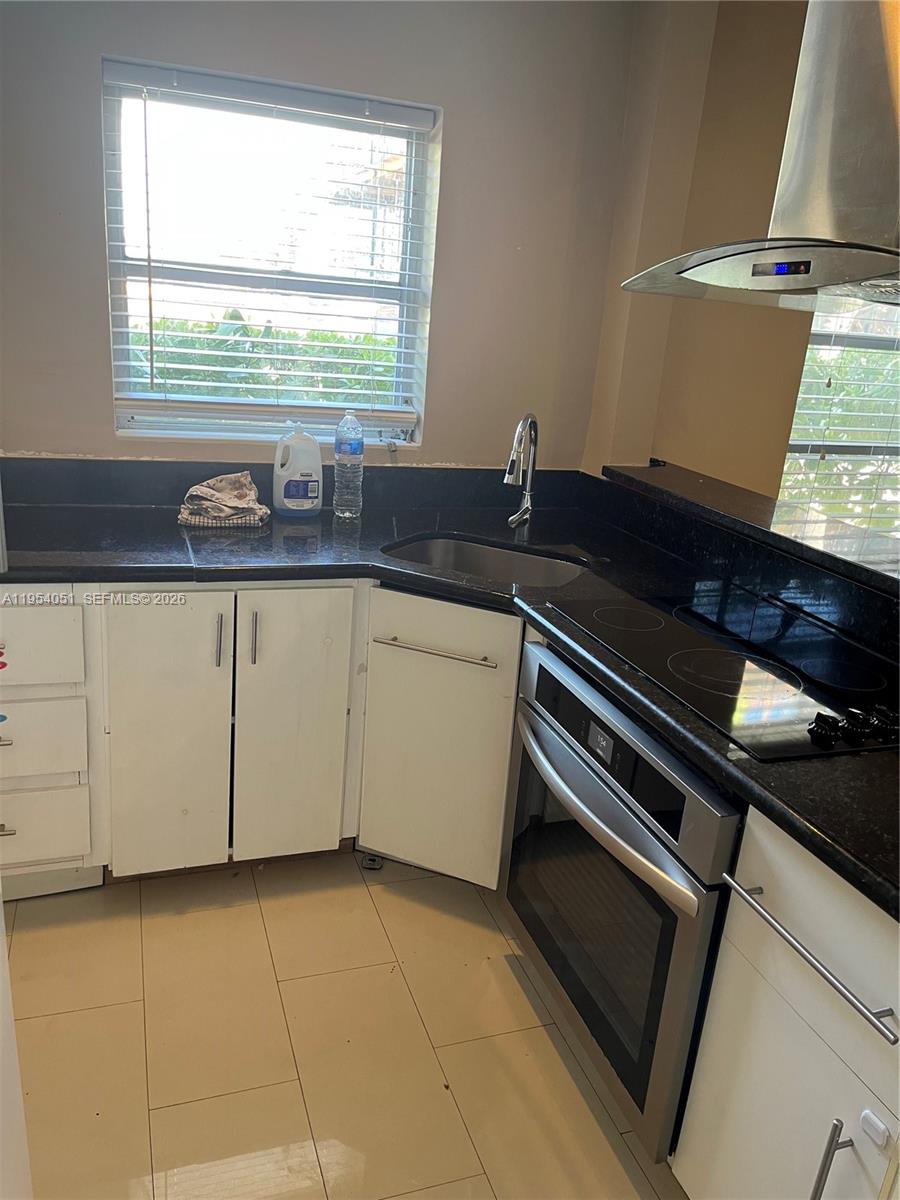 6 Farrey Ln, Miami Beach FL 33139