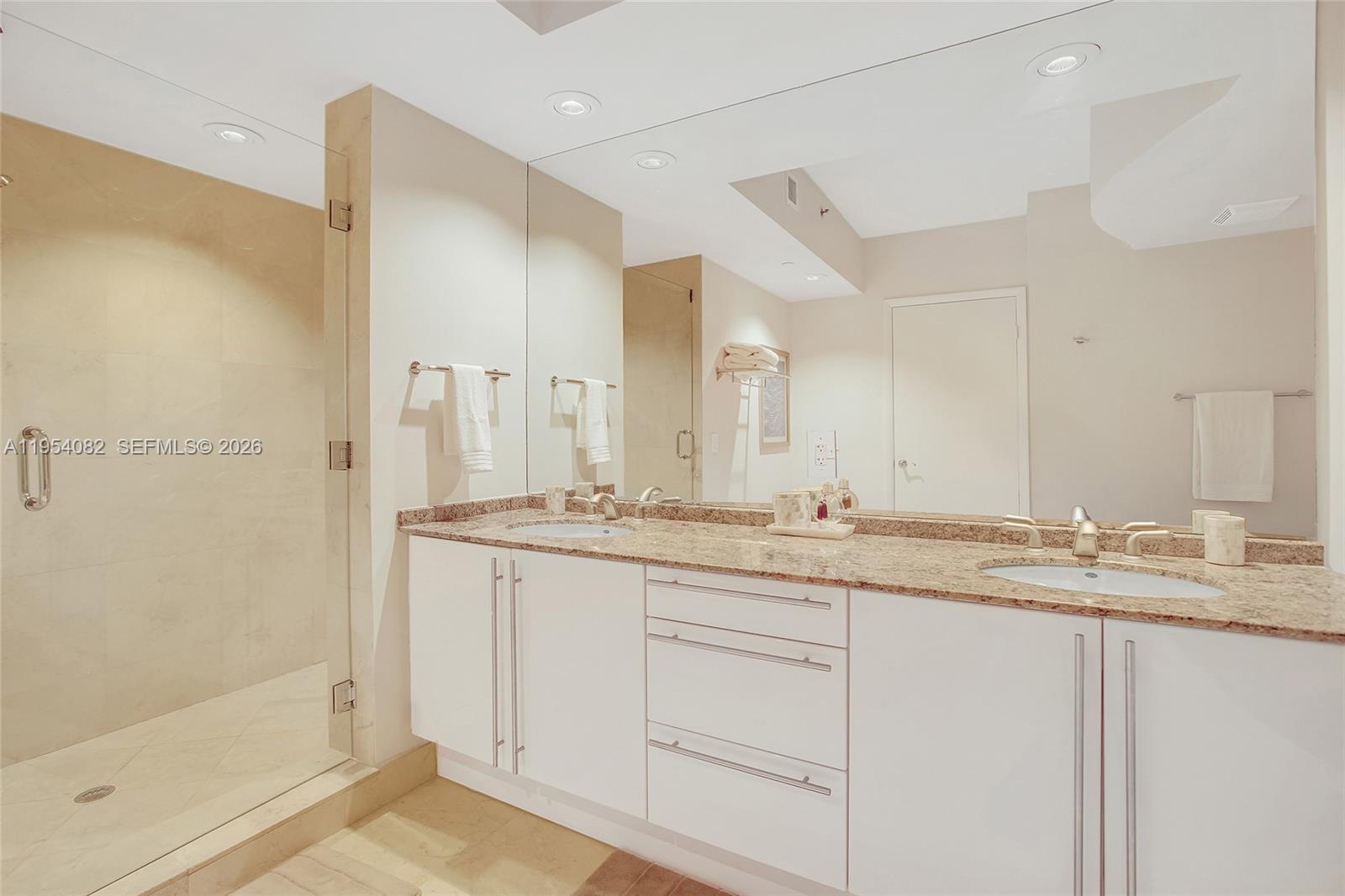 1000 S Pointe Dr #1007, Miami Beach FL 33139
