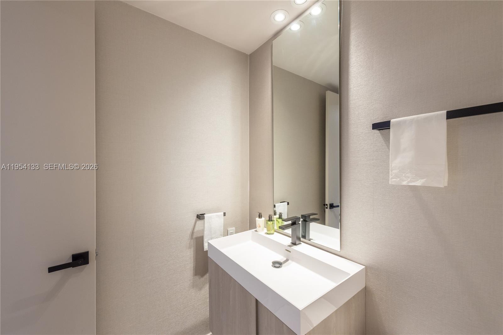 251 Crandon Blvd #306, Key Biscayne FL 33149