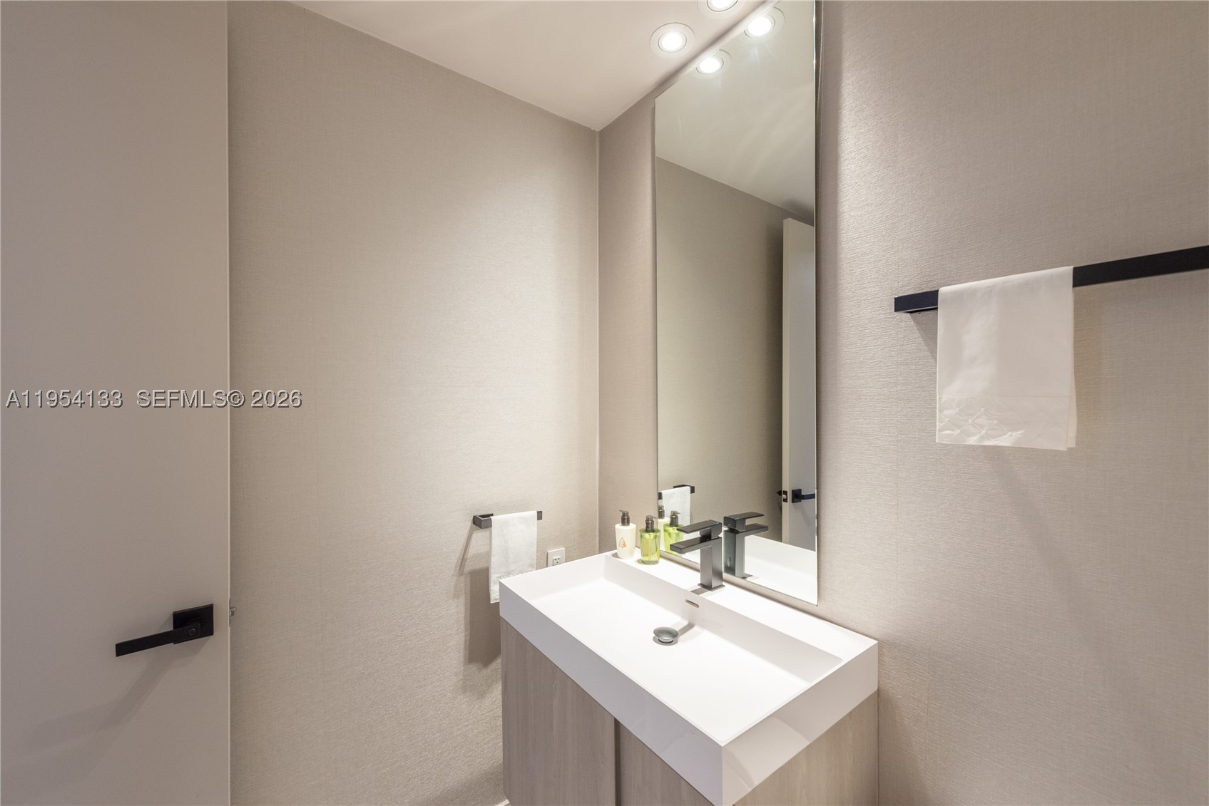 251 Crandon Blvd #306, Key Biscayne FL 33149
