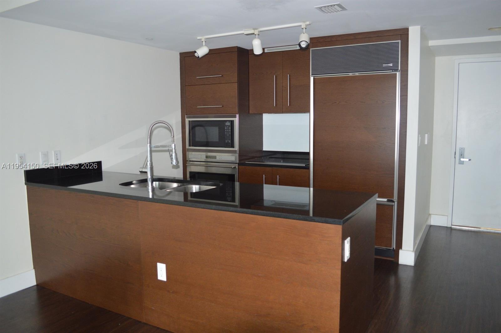 475 Brickell Ave #1814, Miami FL 33131