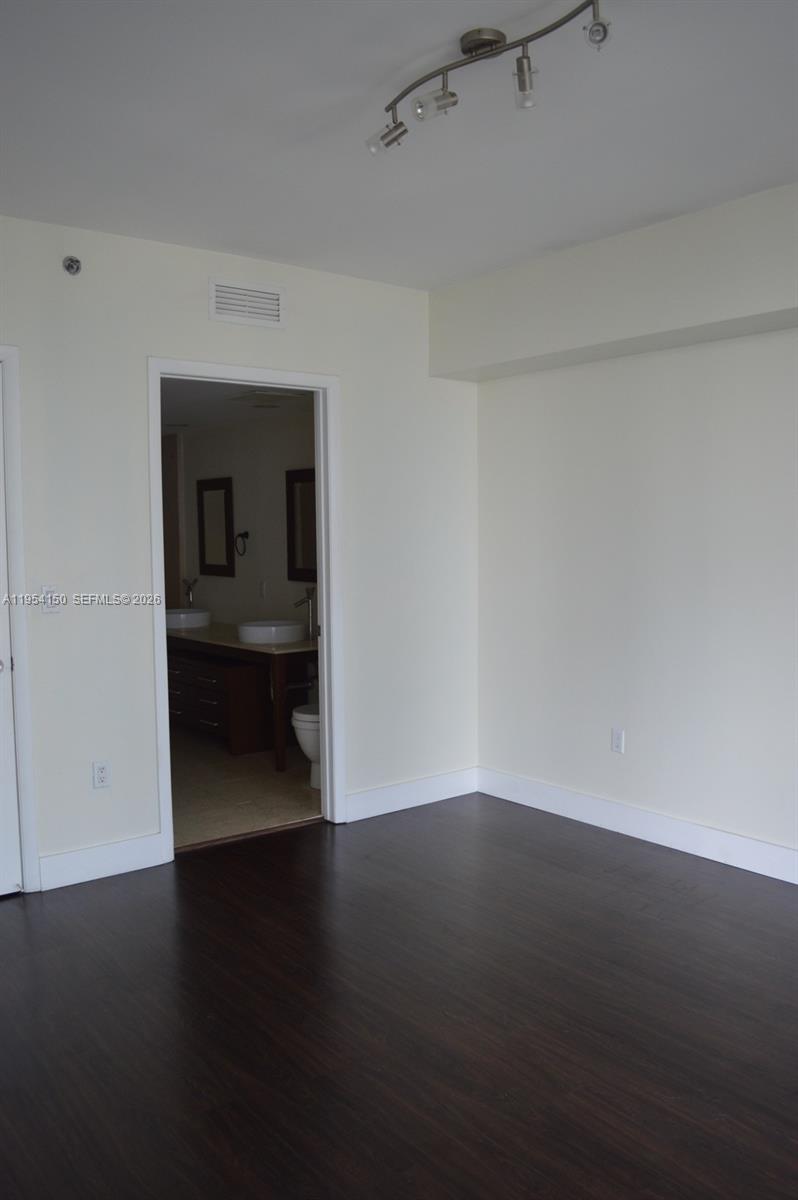 475 Brickell Ave #1814, Miami FL 33131