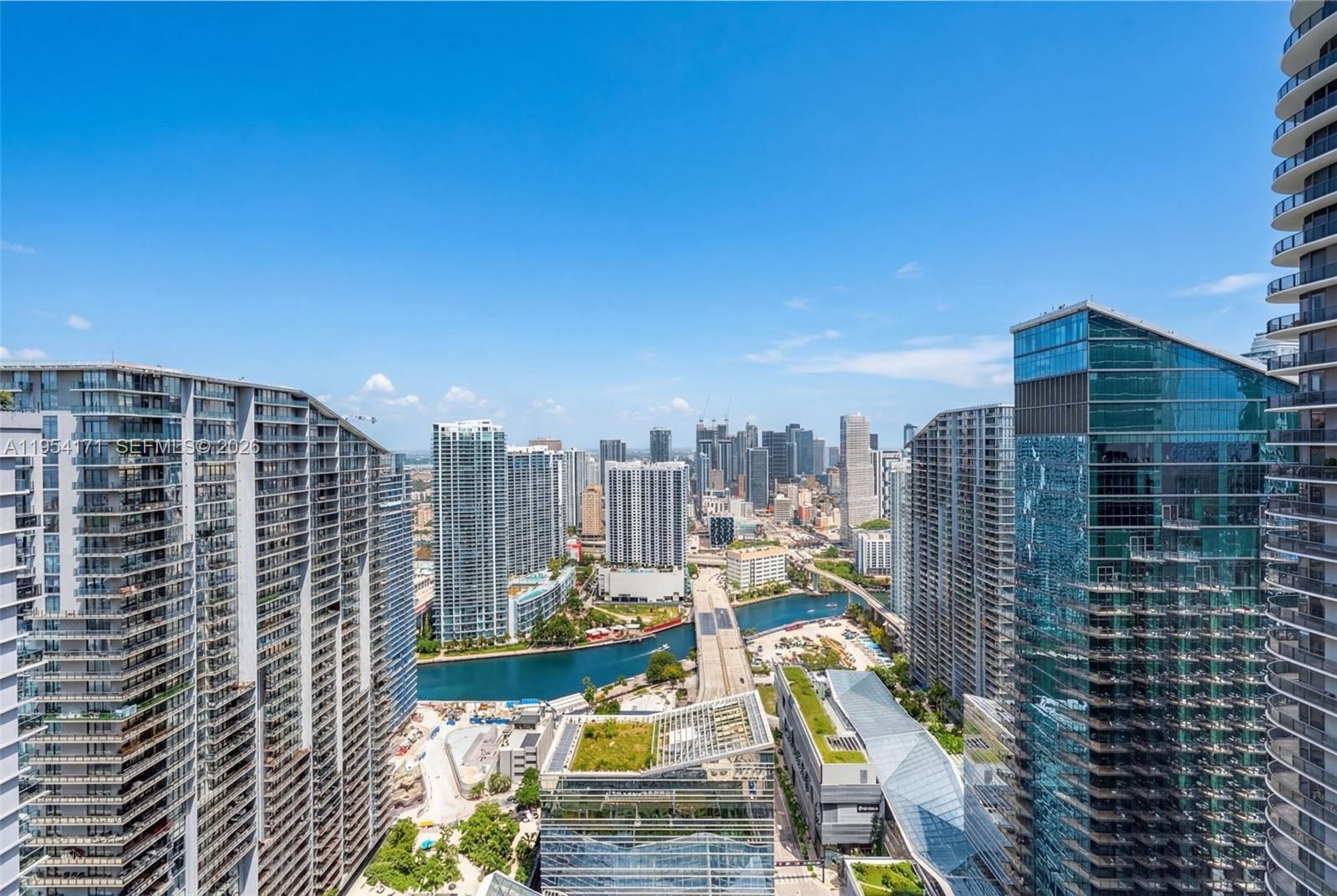 45 SW 9th St #LPH-4609, Miami FL 33130