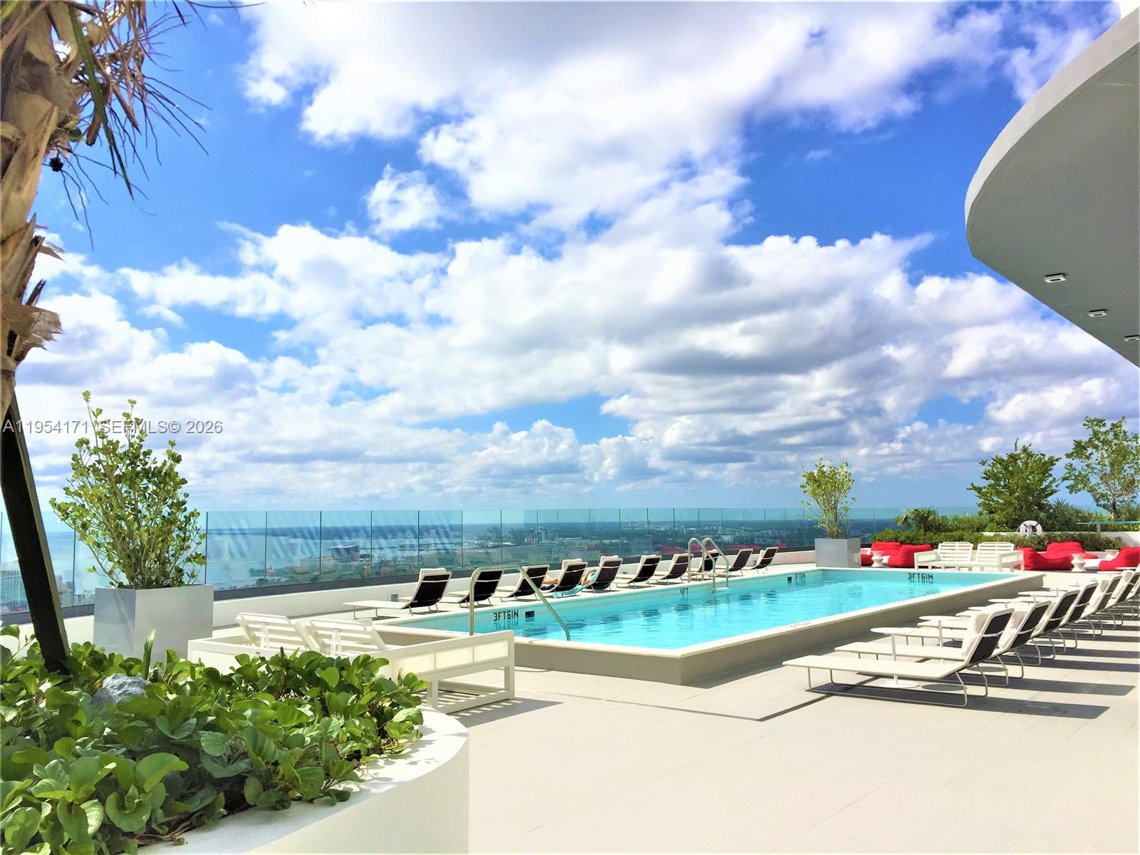 45 SW 9th St #LPH-4609, Miami FL 33130