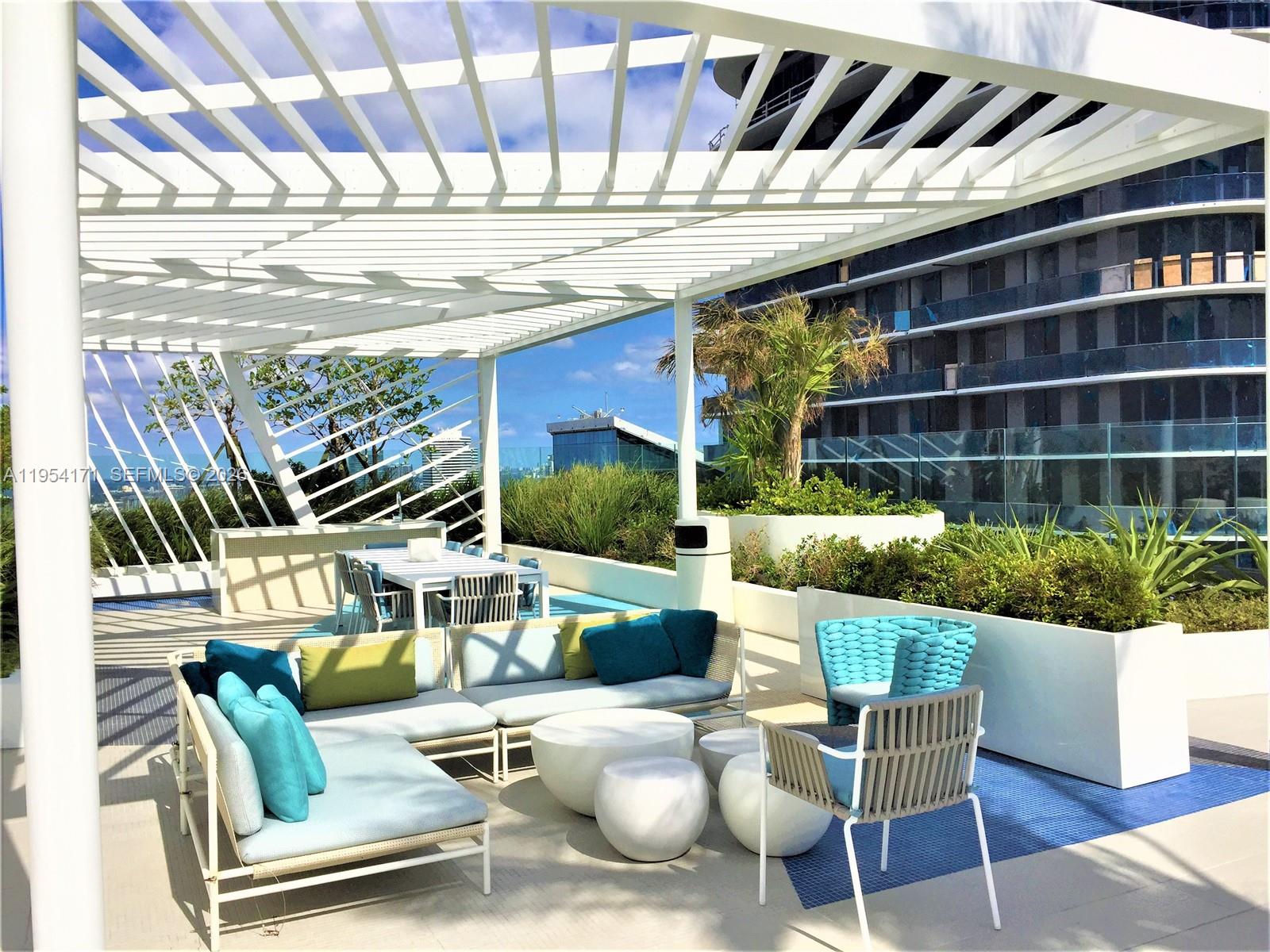 45 SW 9th St #LPH-4609, Miami FL 33130
