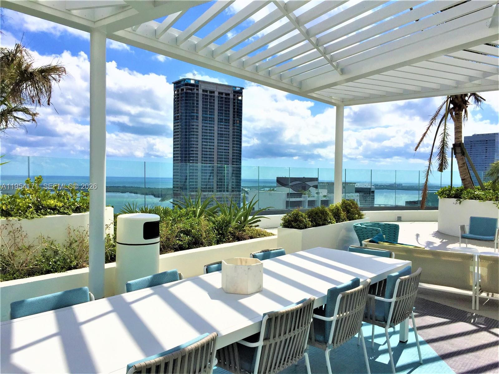 45 SW 9th St #LPH-4609, Miami FL 33130