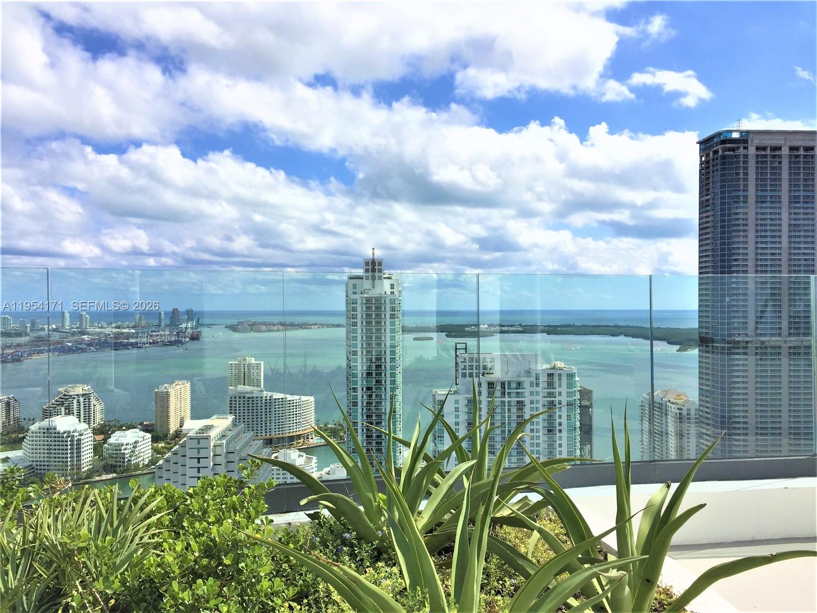 45 SW 9th St #LPH-4609, Miami FL 33130