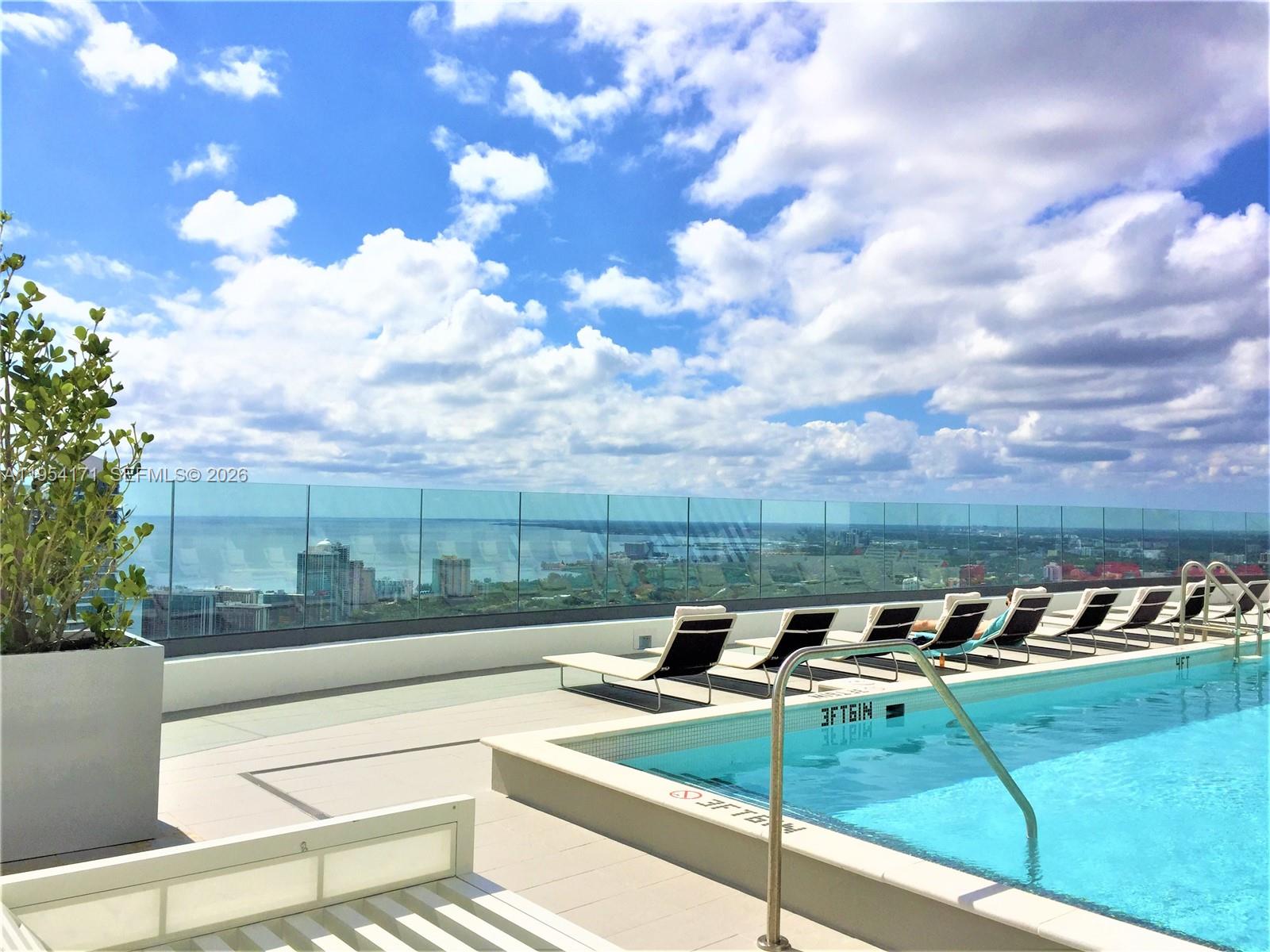 45 SW 9th St #LPH-4609, Miami FL 33130