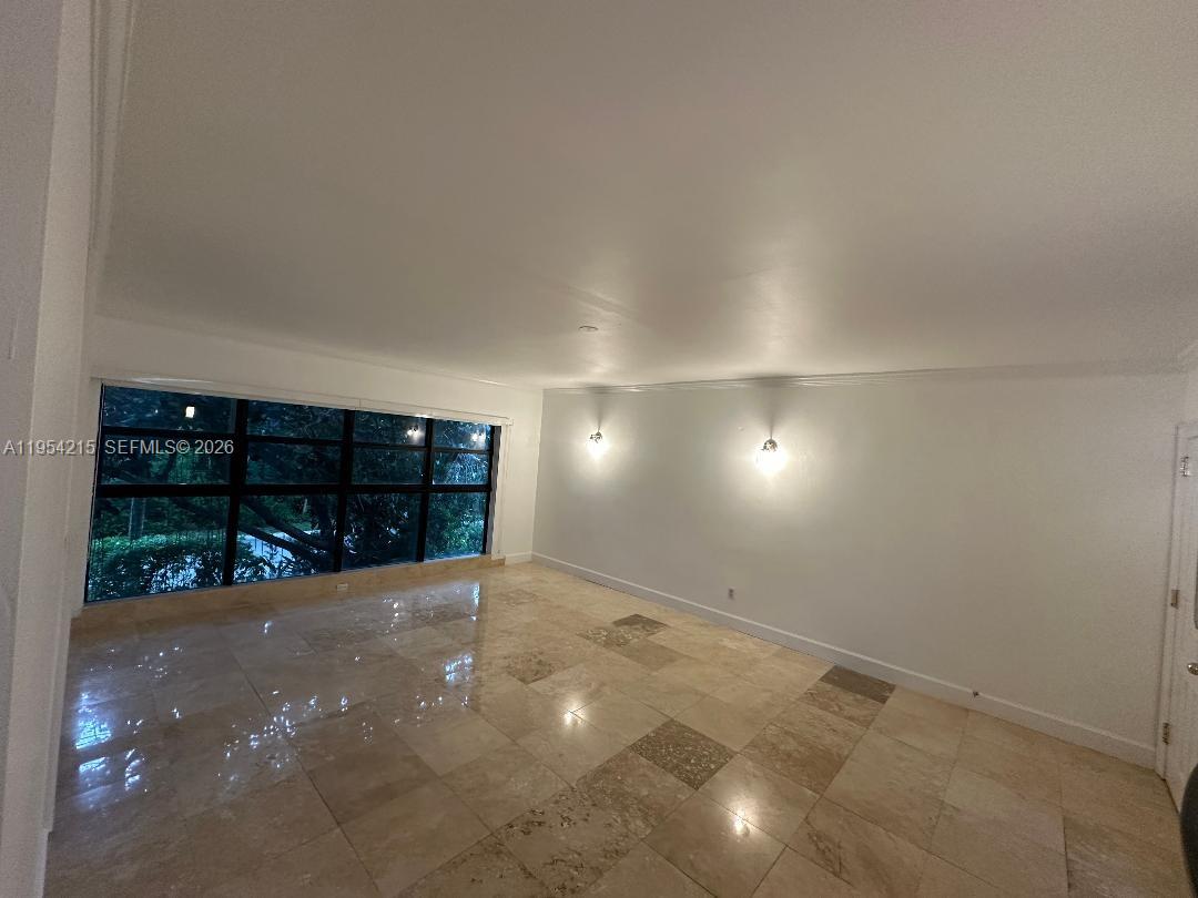 32 Camden Dr #7, Bal Harbour FL 33154