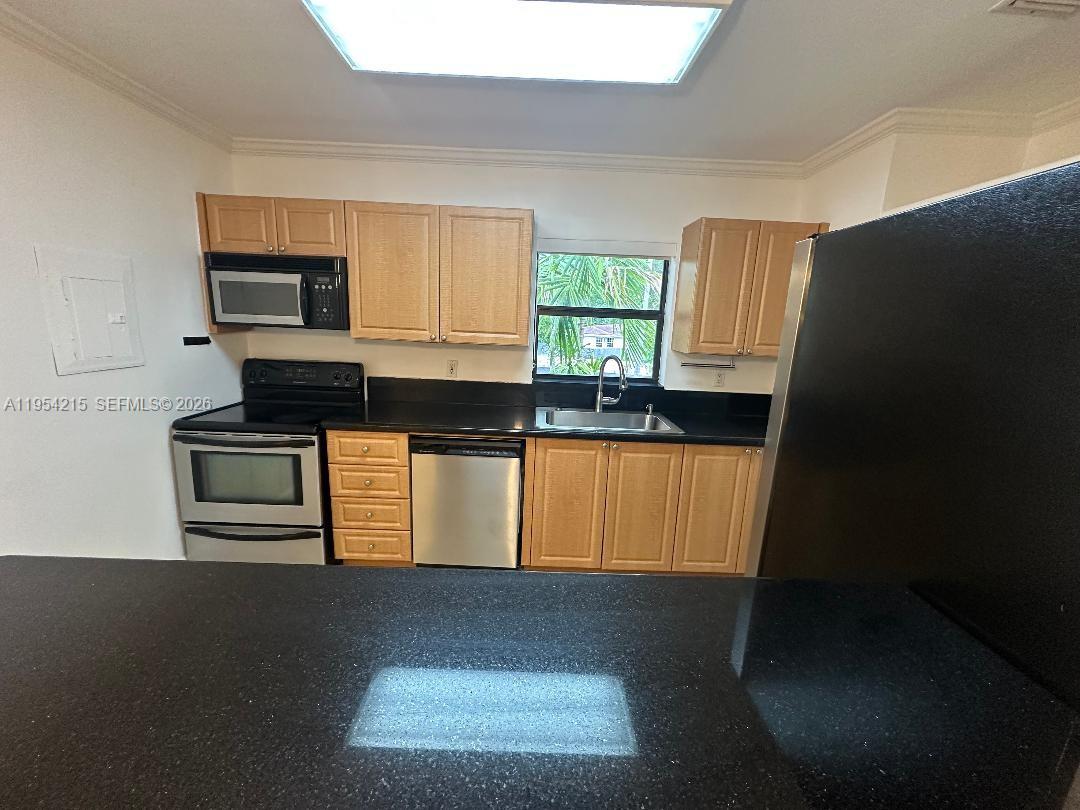 32 Camden Dr #7, Bal Harbour FL 33154