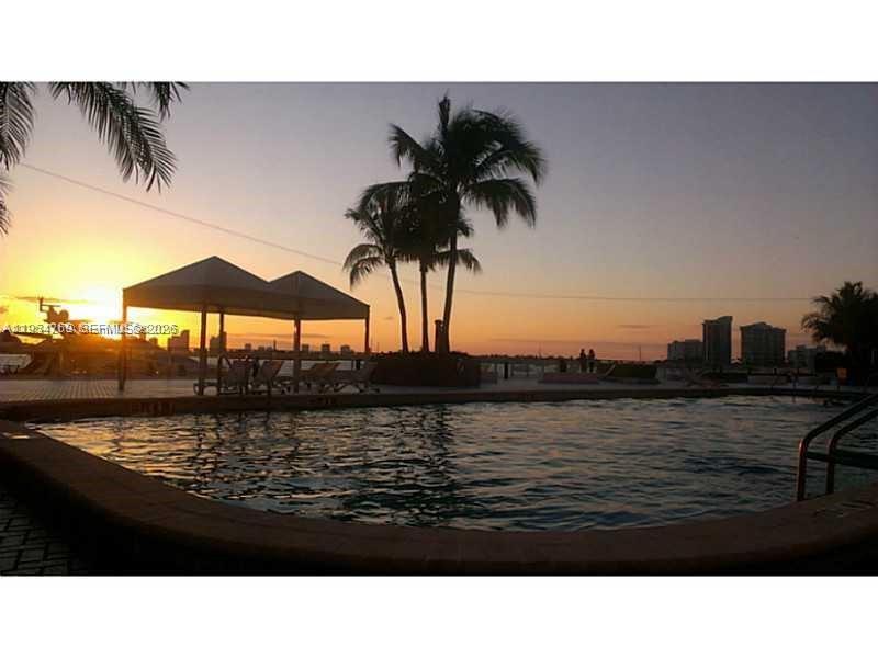1000 West Ave #PH32, Miami Beach FL 33139