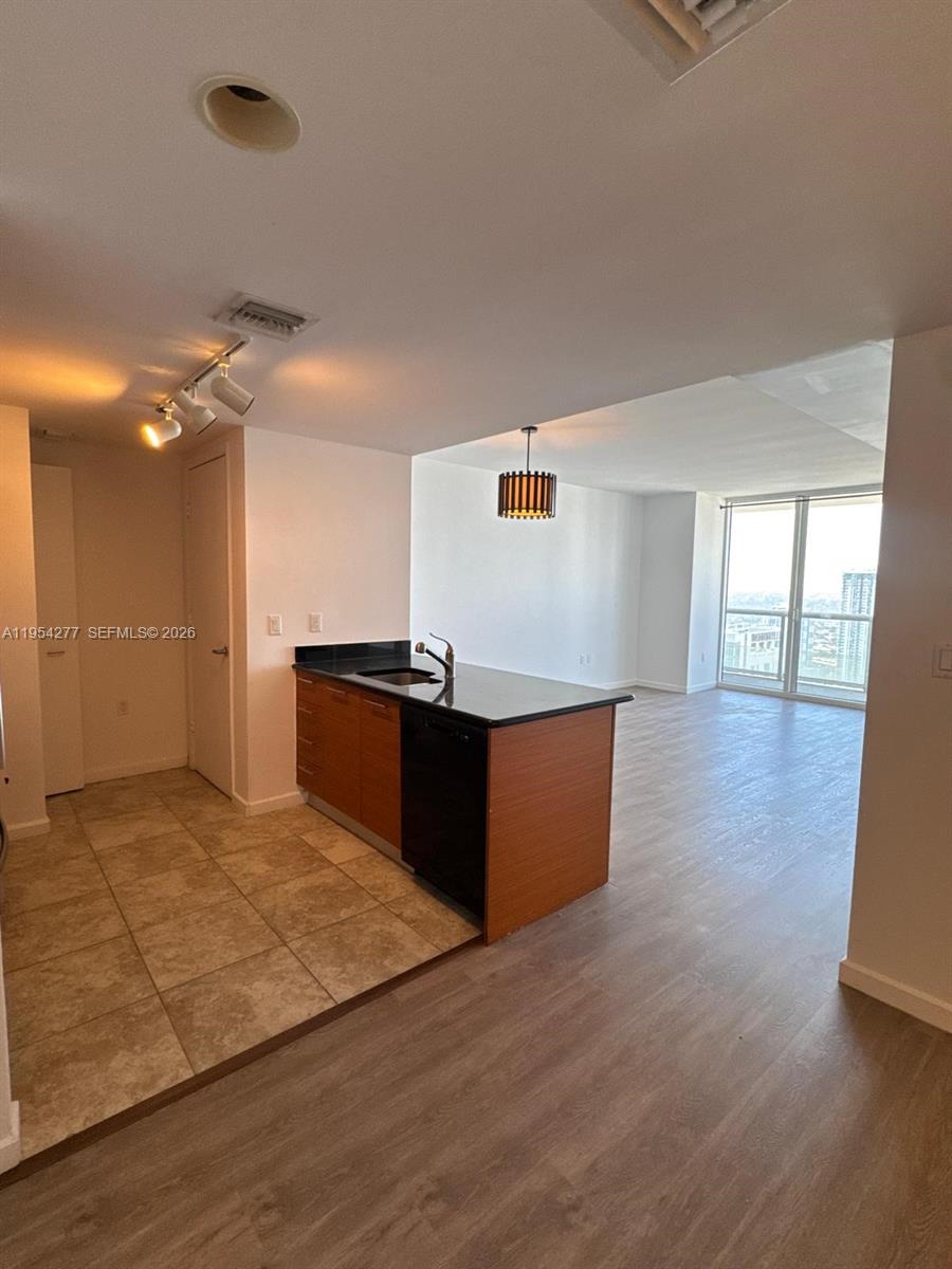 50 Biscayne Blvd #5207, Miami FL 33132