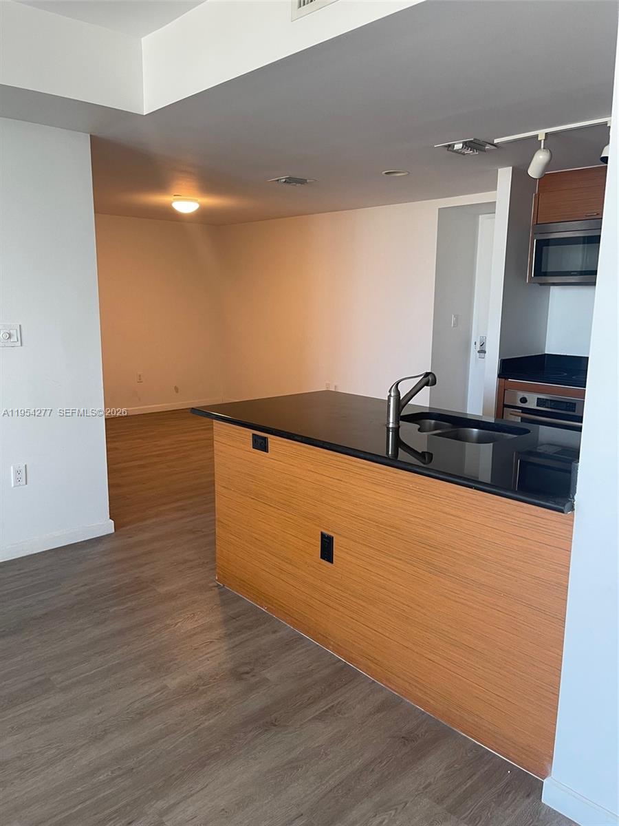 50 Biscayne Blvd #5207, Miami FL 33132