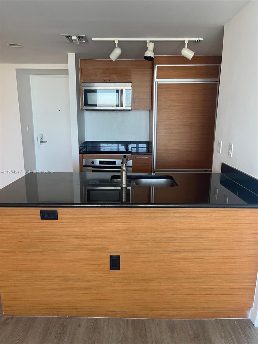 50 Biscayne Blvd #5207, Miami FL 33132