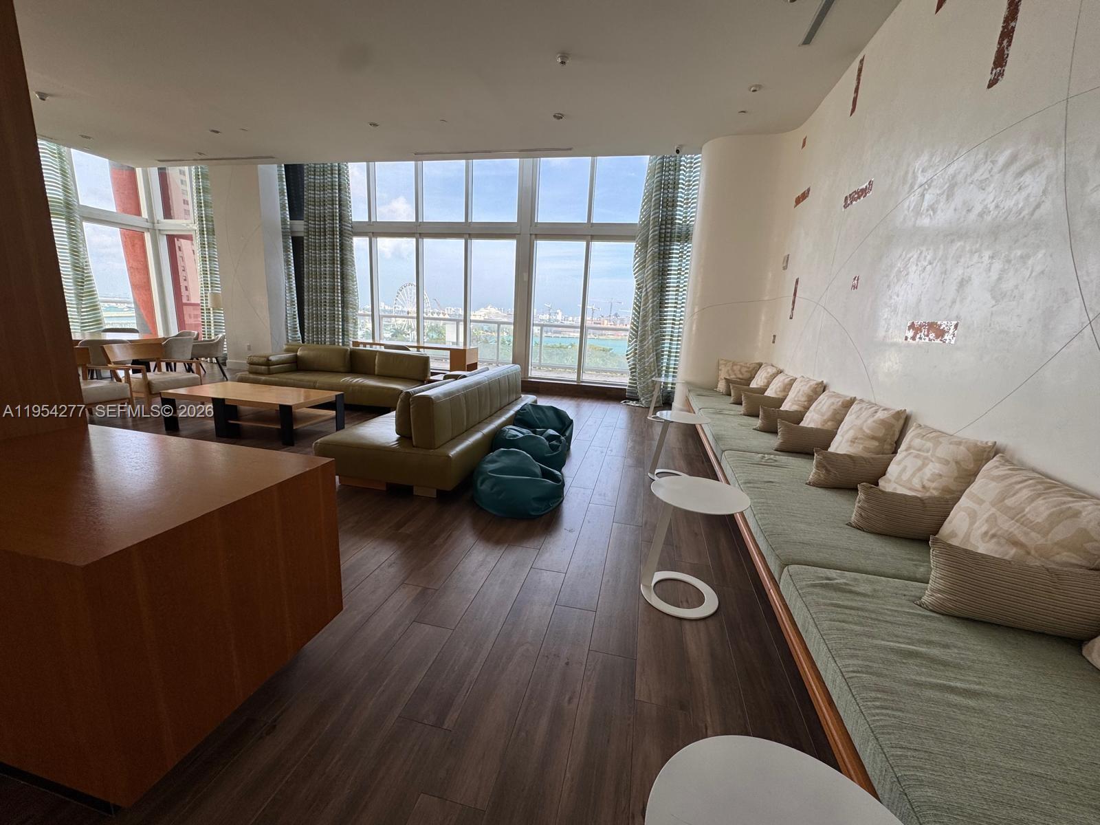 50 Biscayne Blvd #5207, Miami FL 33132