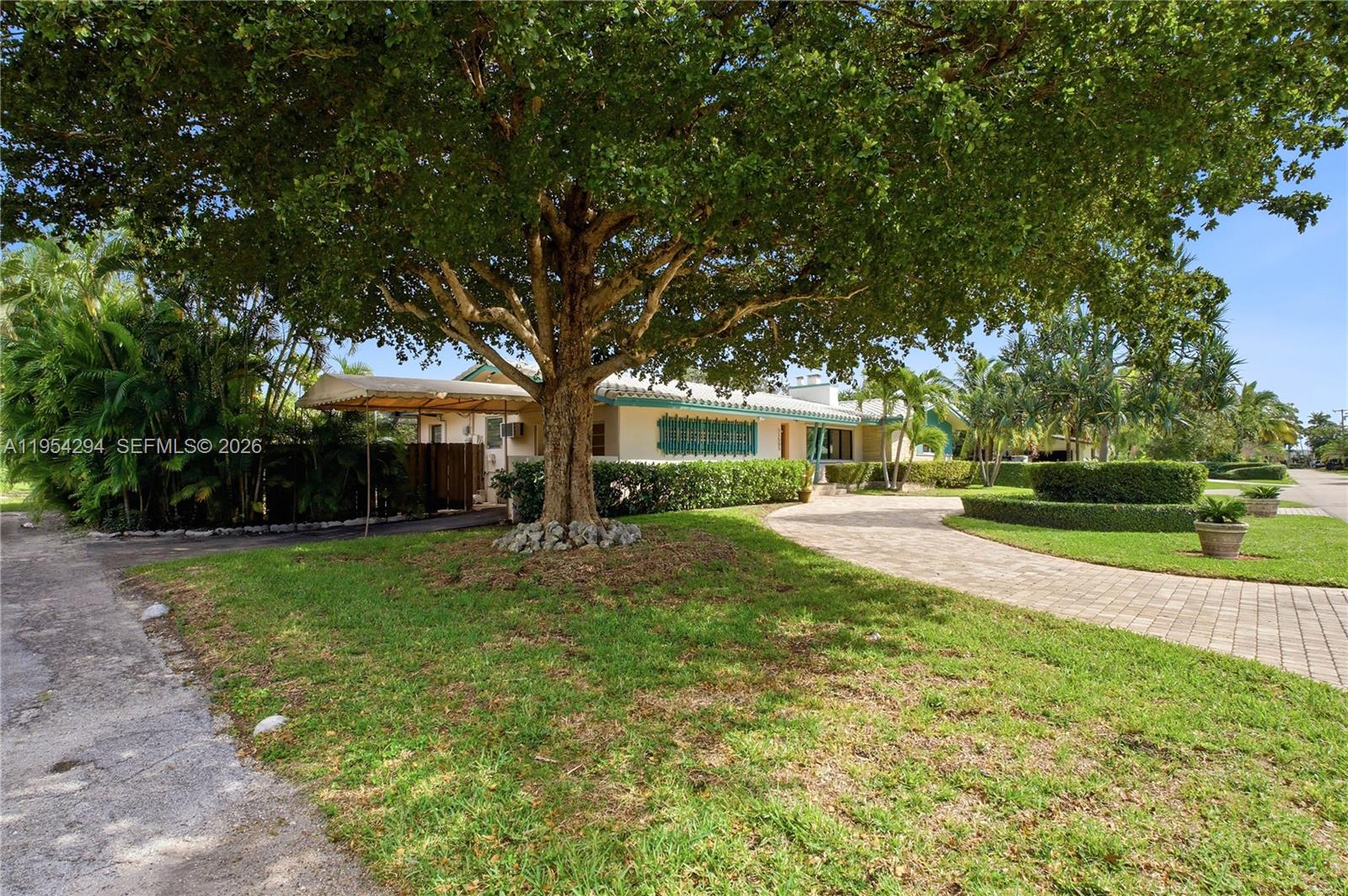 11505 N Bayshore Dr, North Miami FL 33181