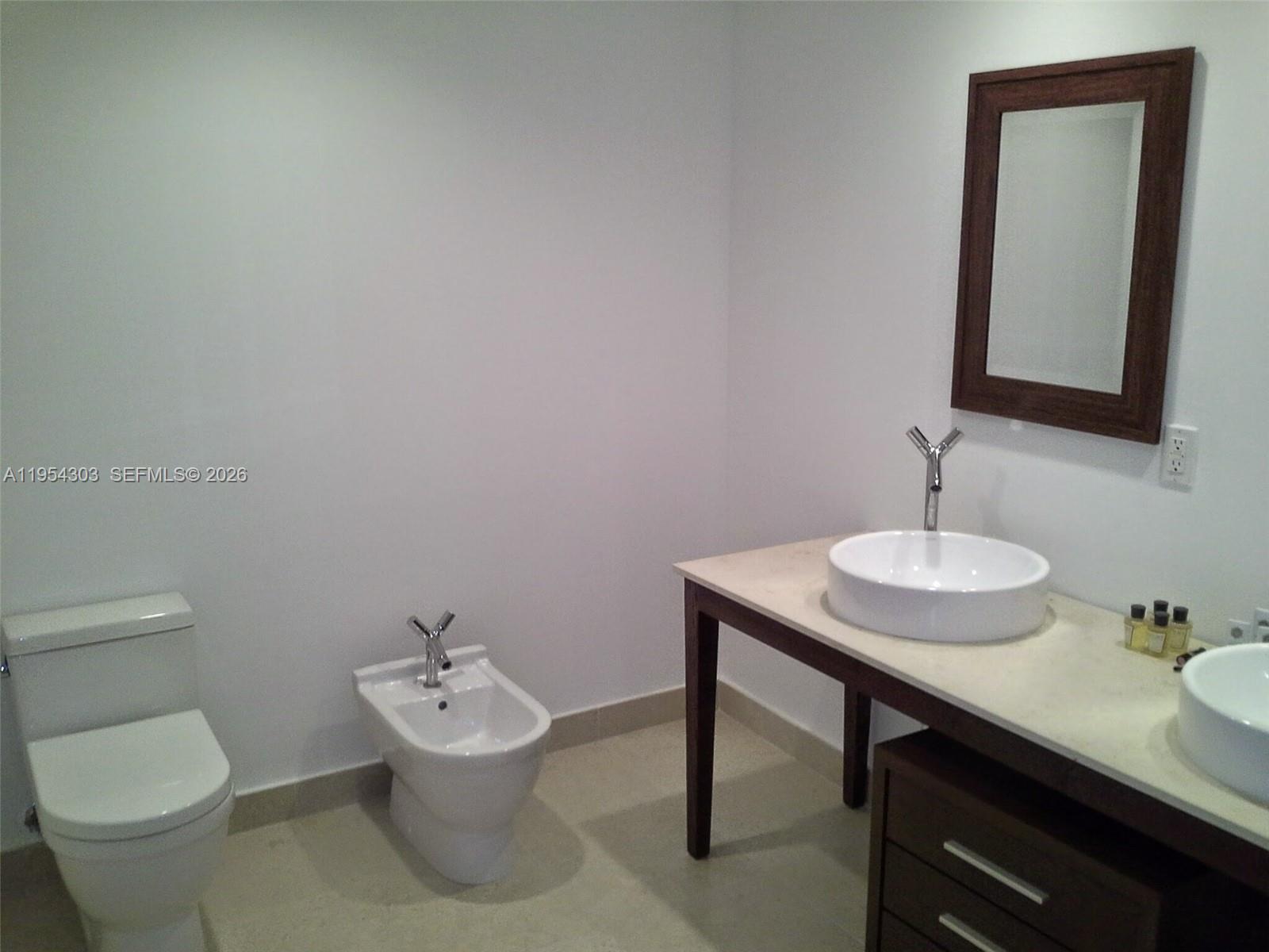 495 Brickell Ave #2208, Miami FL 33131