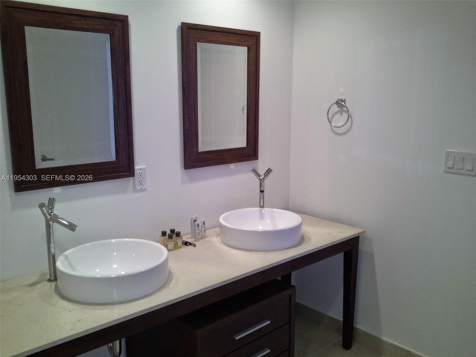 495 Brickell Ave #2208, Miami FL 33131