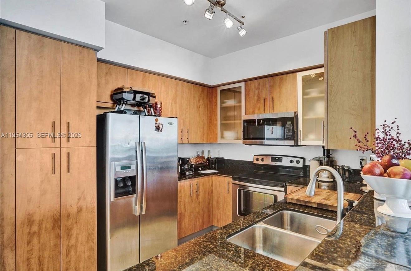 7900 Harbor Island Dr #PH2, North Bay Village FL 33141