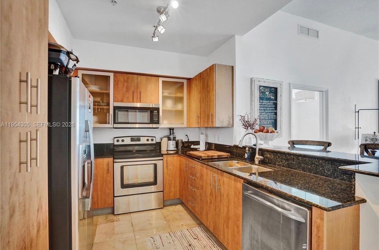 7900 Harbor Island Dr #PH2, North Bay Village FL 33141