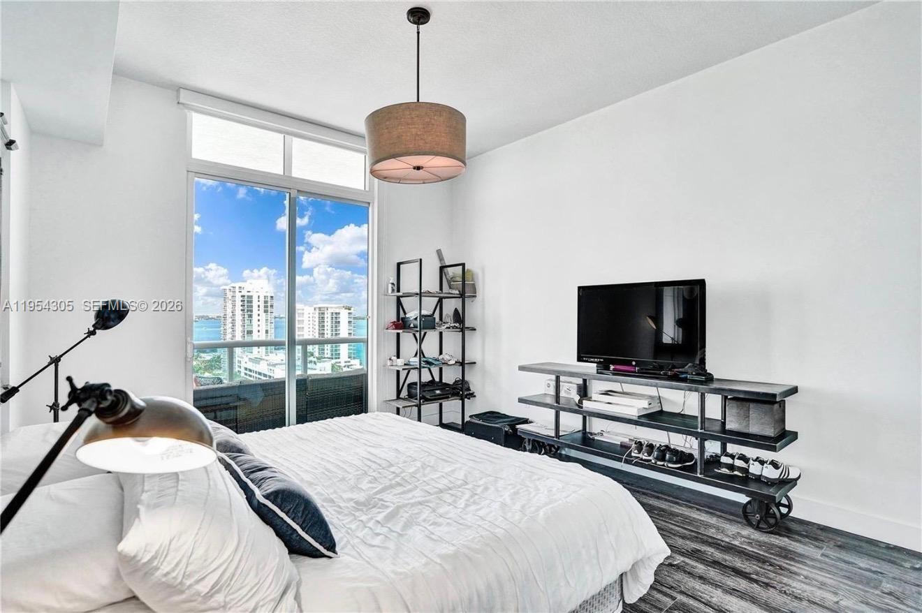 7900 Harbor Island Dr #PH2, North Bay Village FL 33141