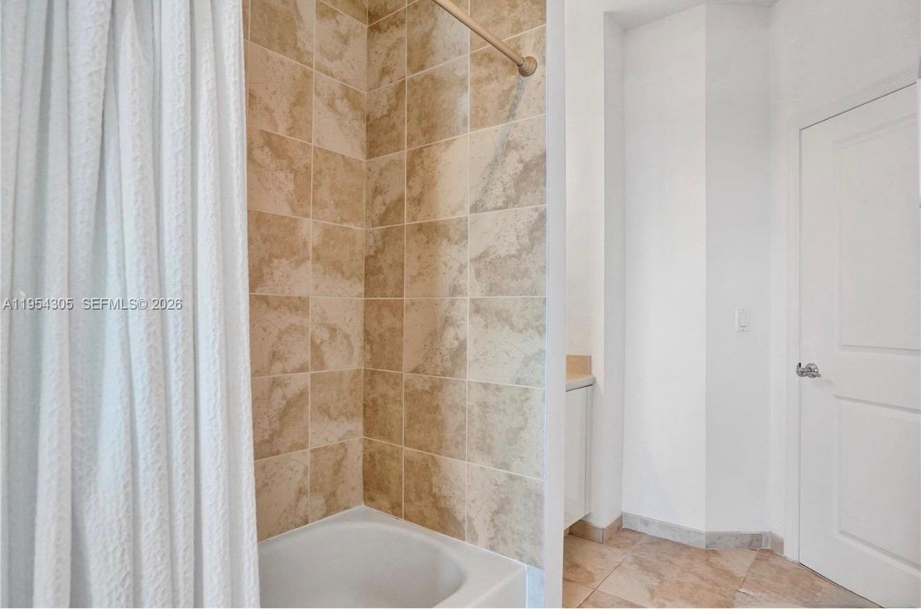 7900 Harbor Island Dr #PH2, North Bay Village FL 33141