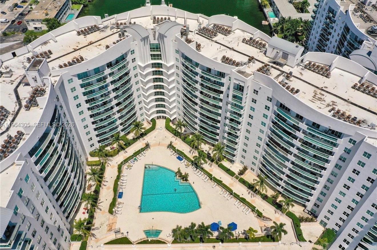 7900 Harbor Island Dr #PH2, North Bay Village FL 33141