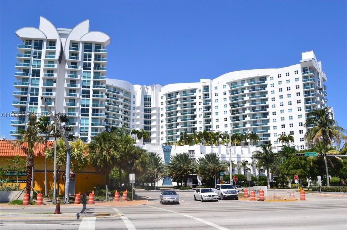 7900 Harbor Island Dr #PH2, North Bay Village FL 33141