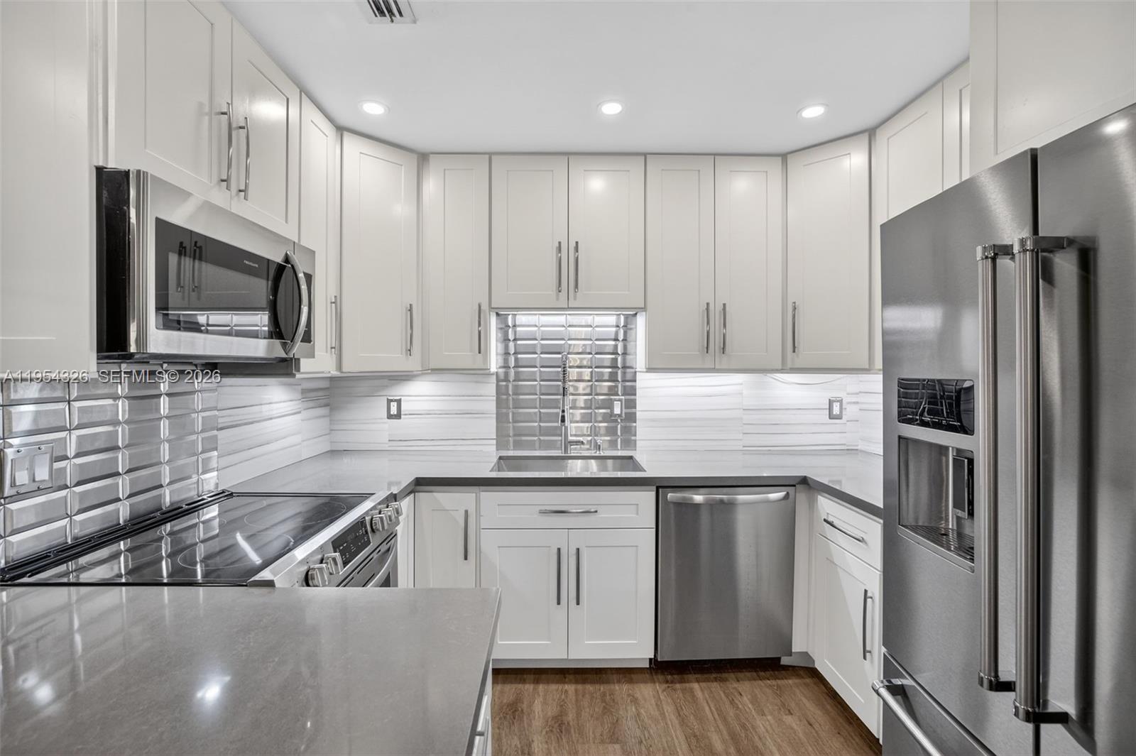 6471 Bay Club Dr #3, Fort Lauderdale FL 33308