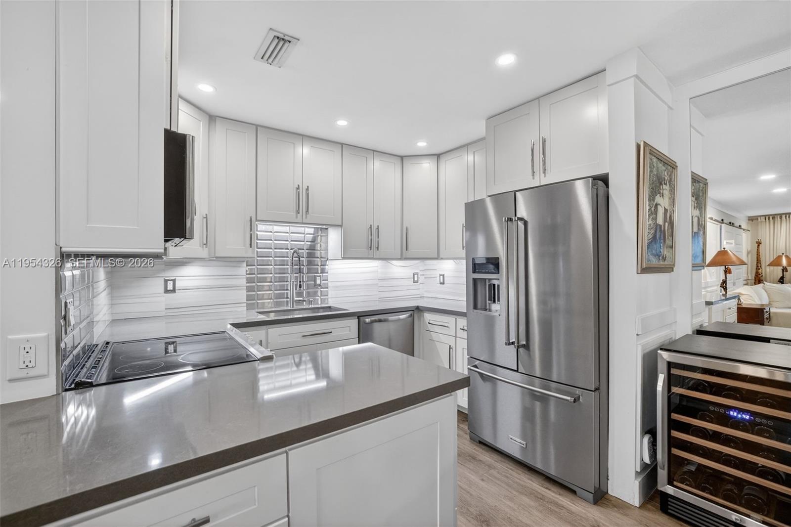 6471 Bay Club Dr #3, Fort Lauderdale FL 33308